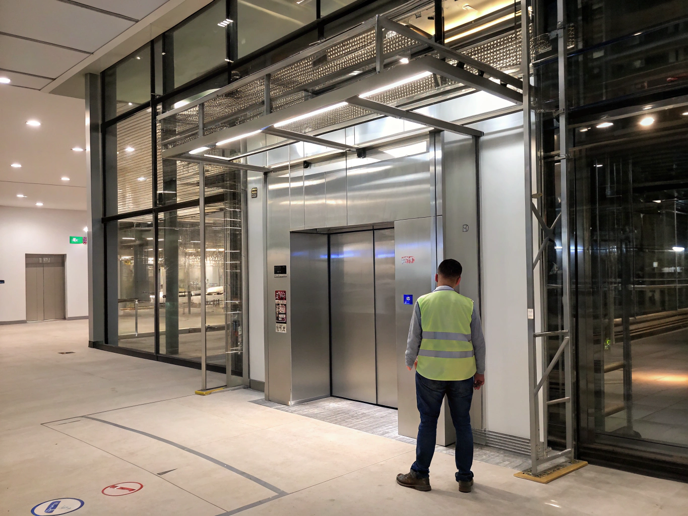 Kleemann lift shaft mechanical guide rails and traction motor assembly
